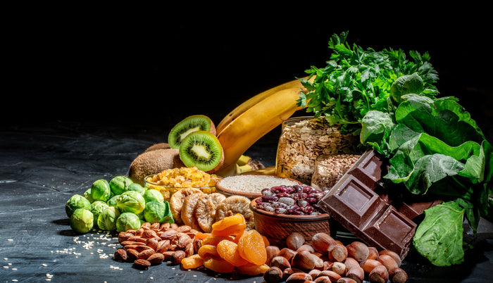 Mesa con alimentos ricos en magnesio